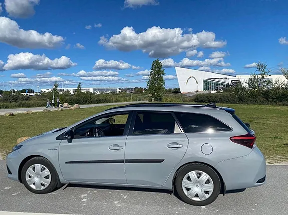 Toyota Auris 2017 photo 3