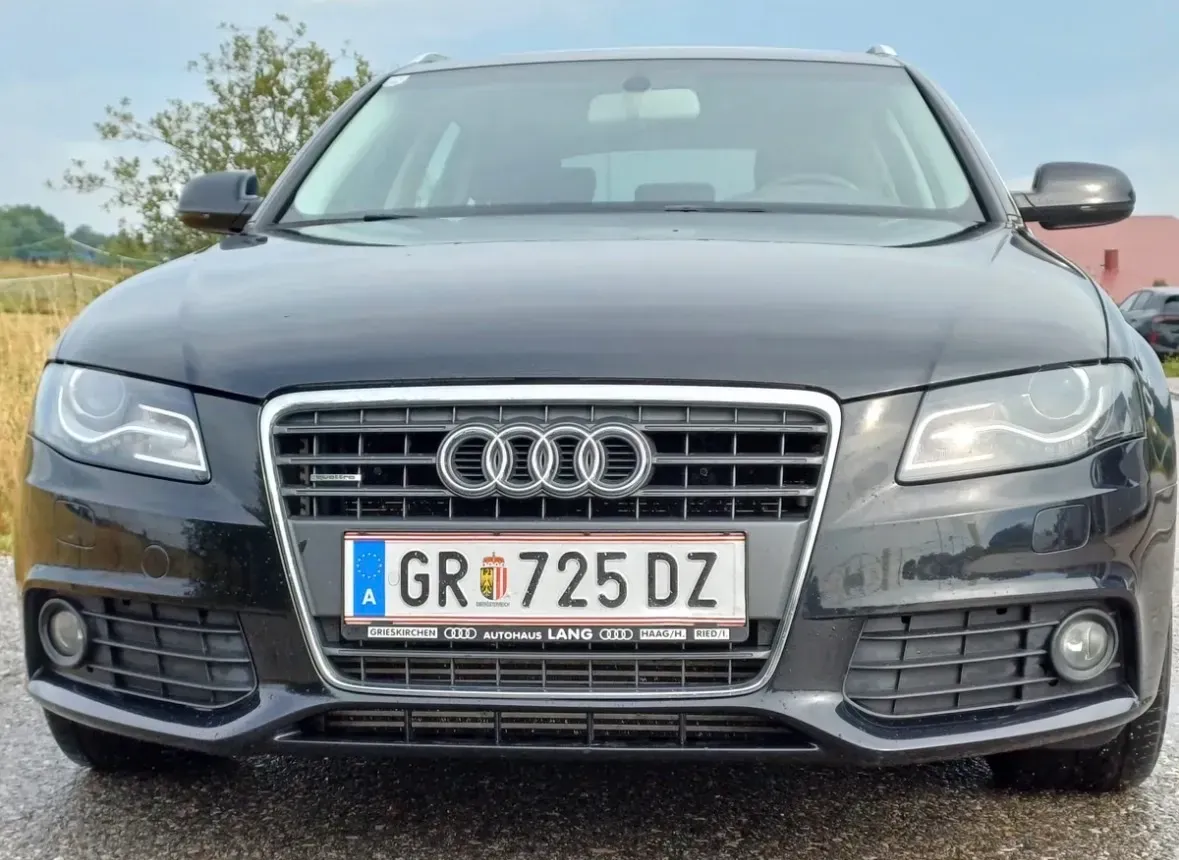 Audi A4 2010 photo 2