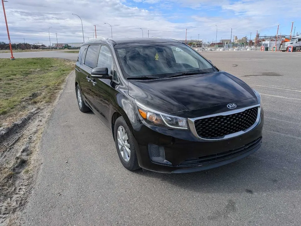 Kia Sedona 2015 photo 2