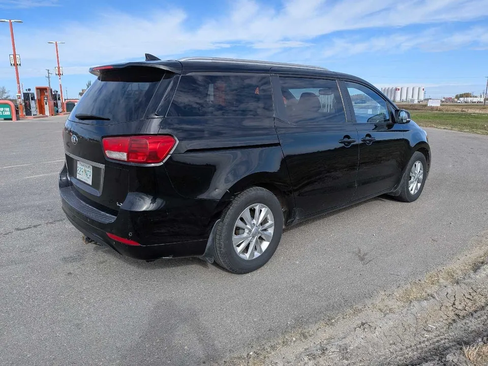Kia Sedona 2015 photo 4