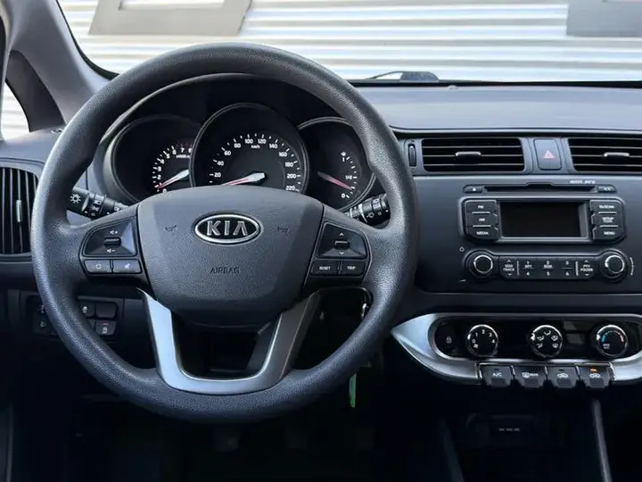 Kia Rio 2012 photo 2