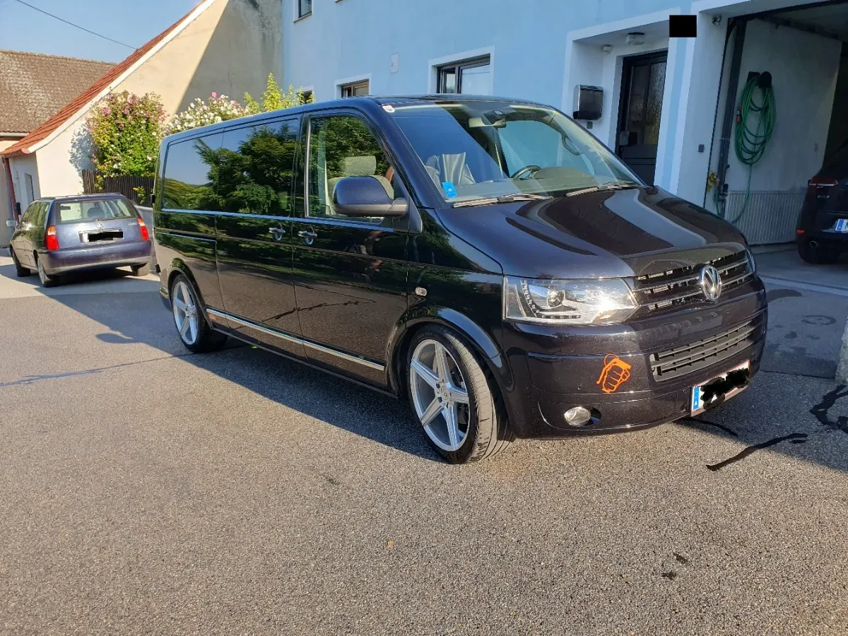 Volkswagen Caravelle 2011 photo 2