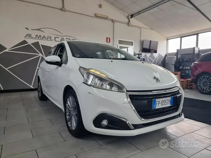 Peugeot 208 2018 photo 3