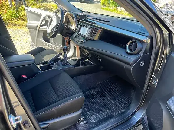 Toyota Rav4 2015 photo 3