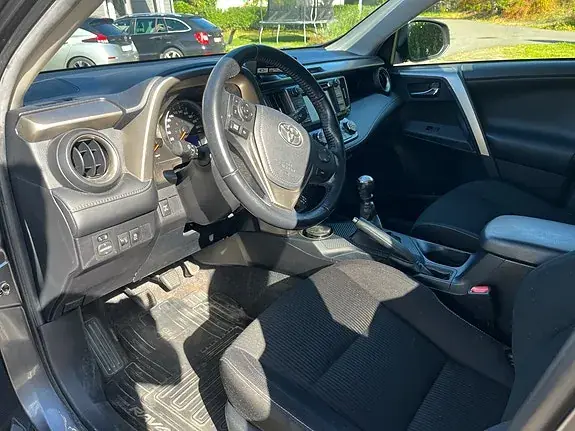 Toyota Rav4 2015 photo 2