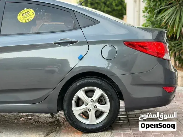 Hyundai Accent 2012 photo 4
