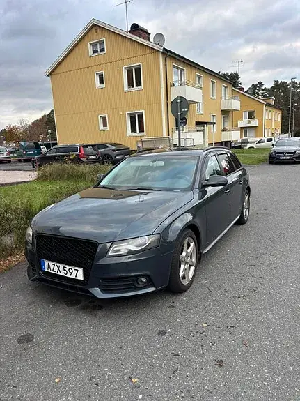Audi A4 2011 photo 2