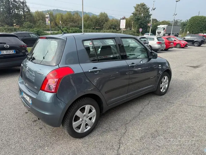 Suzuki Swift 2009 photo 4