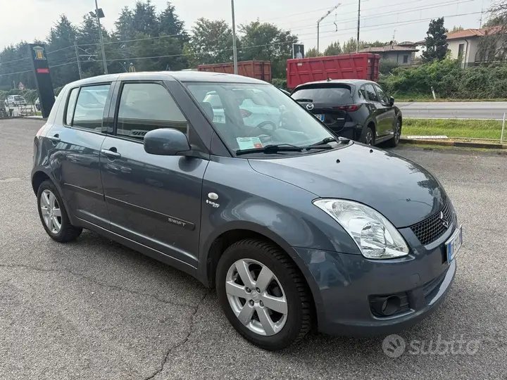 Suzuki Swift 2009 photo 3