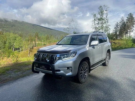 Toyota Land Cruiser 2017 photo 2