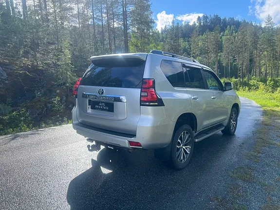 Toyota Land Cruiser 2017 photo 5
