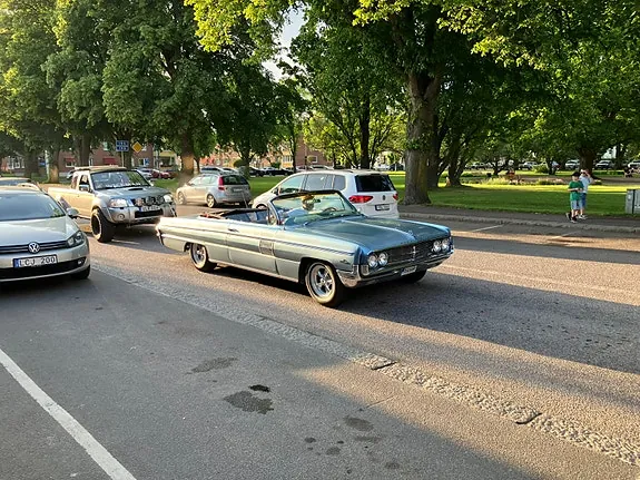 Oldsmobile Ninety-Eight