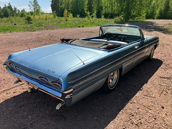 Oldsmobile Ninety-Eight 1962 photo 2