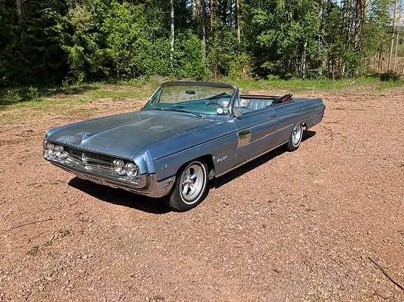 Oldsmobile Ninety-Eight 1962 photo 5