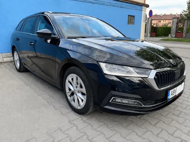 Skoda Octavia Combi 2023 photo 2