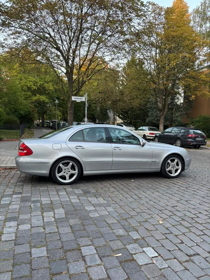 Mercedes-Benz E 320