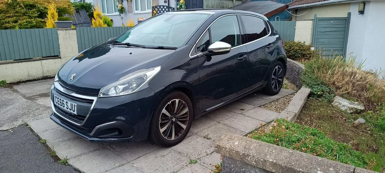 Peugeot 208 2016 photo 2