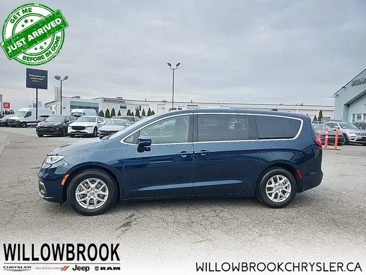 Chrysler Pacifica 2023 photo 3