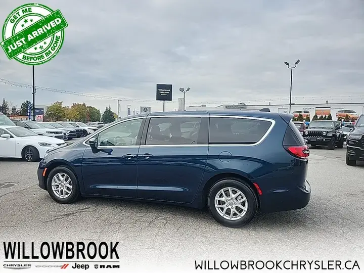Chrysler Pacifica 2023 photo 4