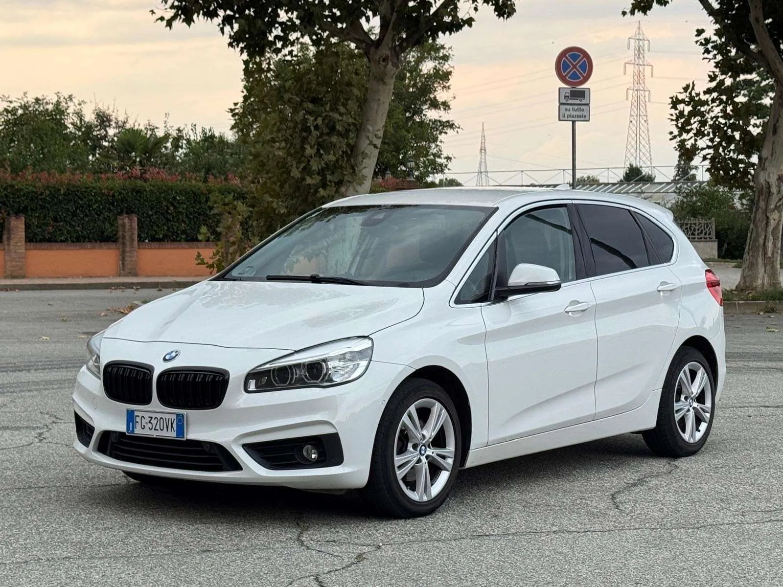 BMW 218D Active Tourer 2017 photo 2