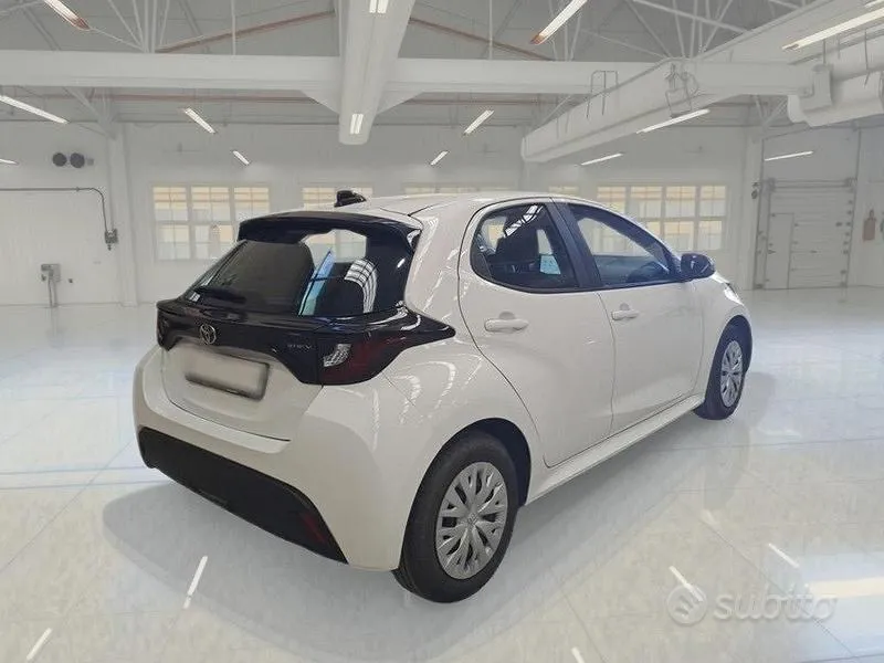 Toyota Yaris 2025 photo 4