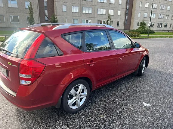 Kia Ceed 2011 photo 2