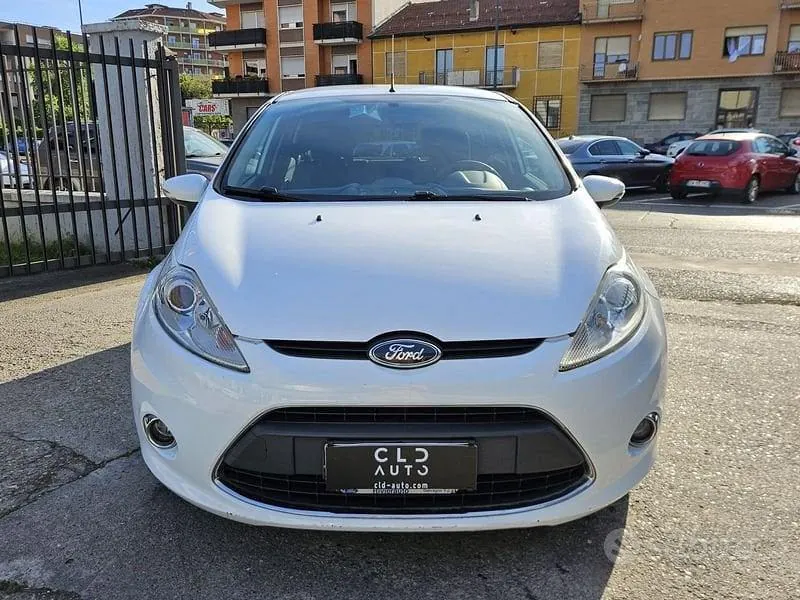 Ford Fiesta 2010 photo 2