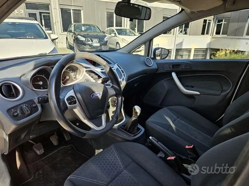 Ford Fiesta 2010 photo 5