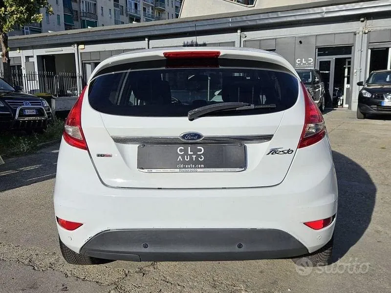 Ford Fiesta 2010 photo 4