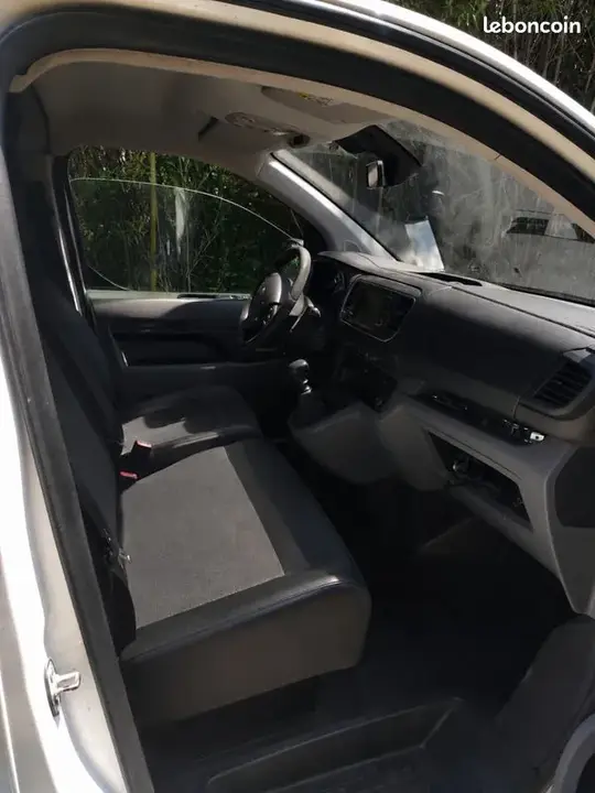 Peugeot Expert Combi 2021 photo 2