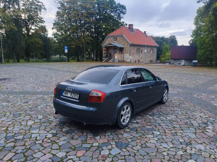 Audi A4 2004 photo 2