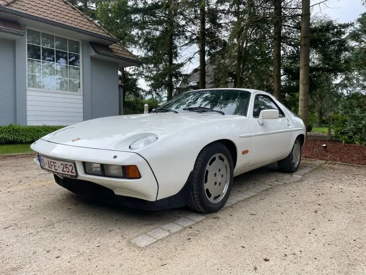 Porsche 928