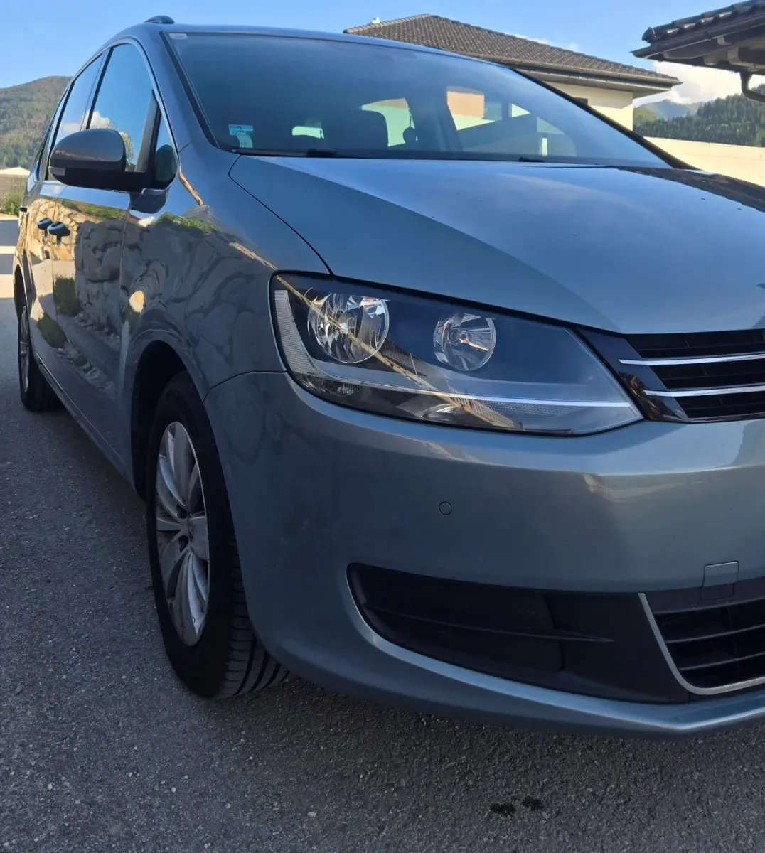 Volkswagen Sharan 2012 photo 2