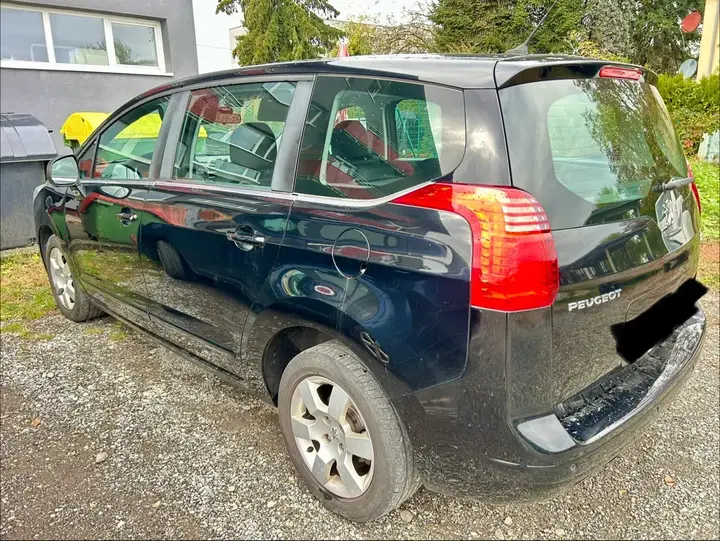 Peugeot 5008 2011 photo 2