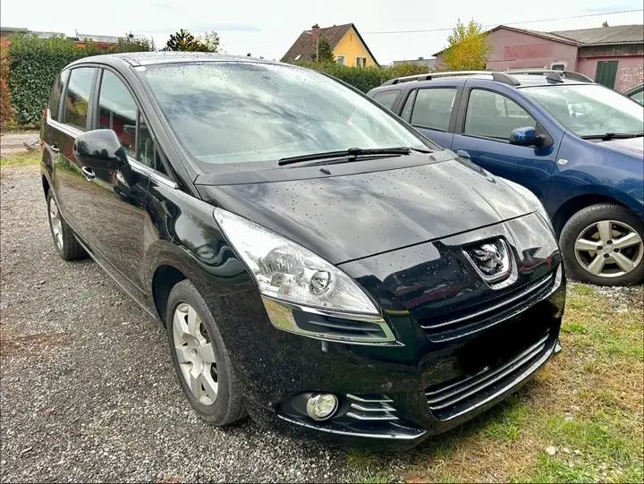 Peugeot 5008 2011 photo 3