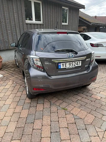 Toyota Yaris 2014 photo 2