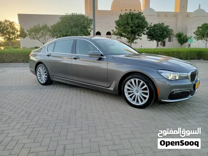 BMW 7 Series 2018 photo 2