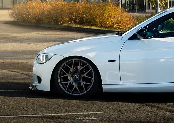 BMW 320I 2011 photo 2
