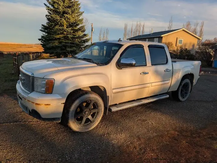 GMC Sierra 2013 photo 2