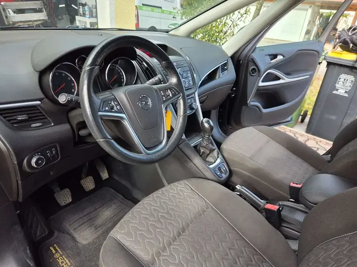 Opel Zafira Tourer 2013 photo 5