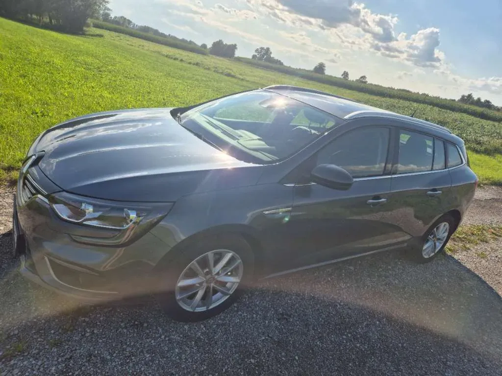Renault Megane 2019 photo 2