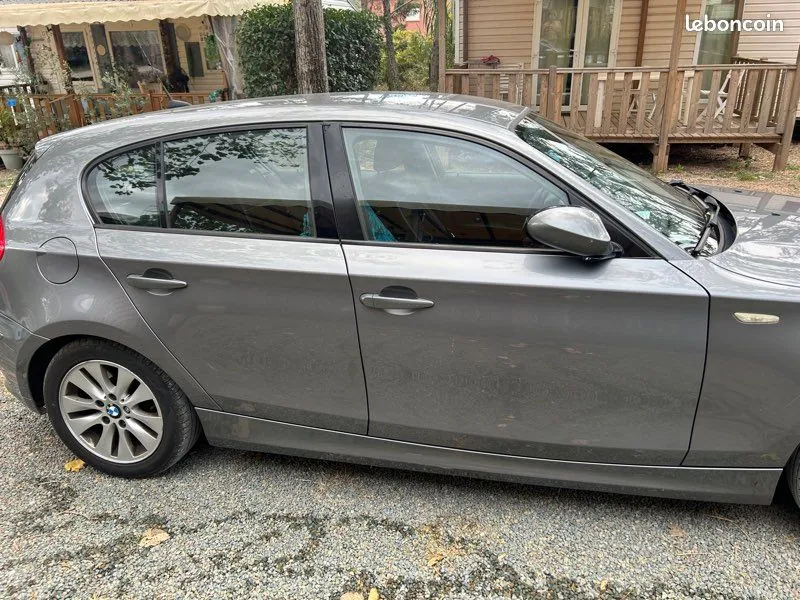 BMW 1 Series 2009 photo 2