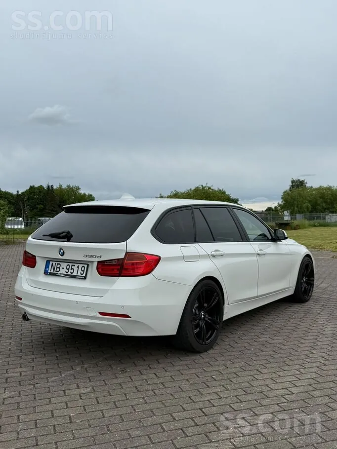 BMW 320D Touring 2014 photo 3