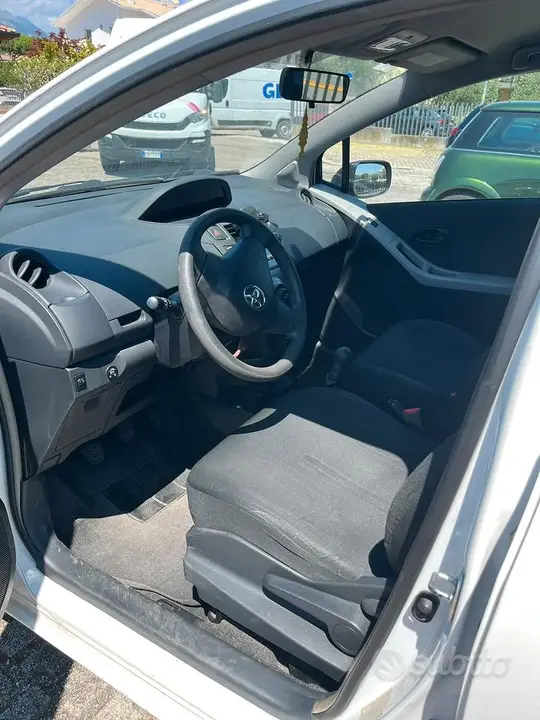 Toyota Yaris 2010 photo 4