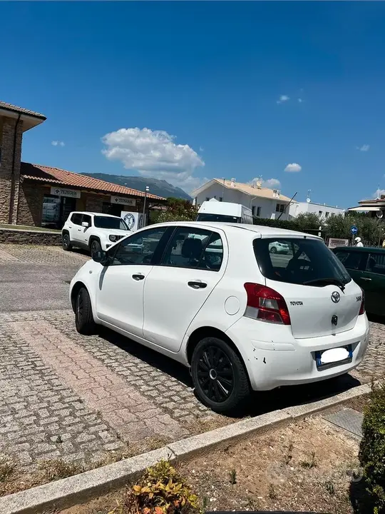 Toyota Yaris 2010 photo 2