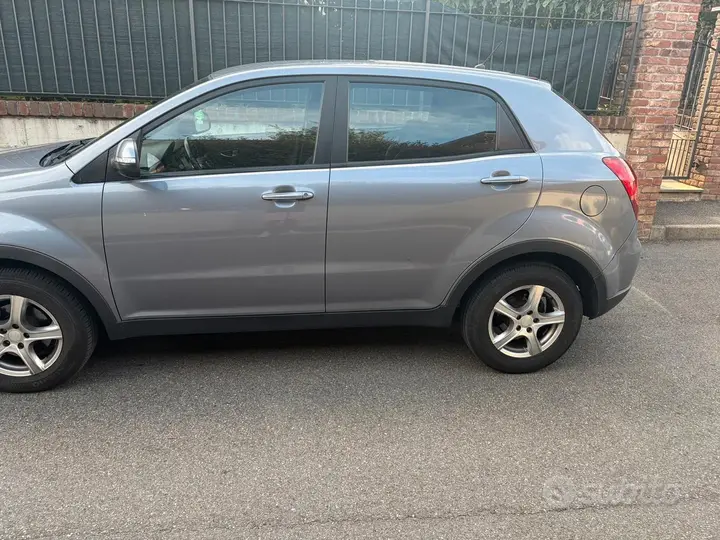 KG Mobility Korando 2012 photo 2