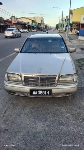 Mercedes-Benz 200