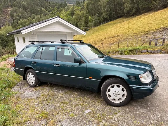 Mercedes-Benz E300 D 1995 photo 3