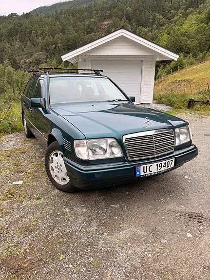 Mercedes-Benz E300 D 1995 photo 2