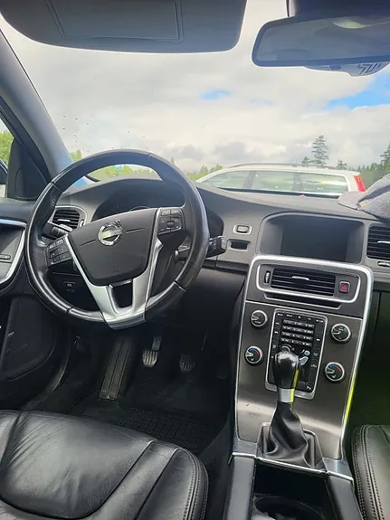 Volvo V60 2013 photo 2